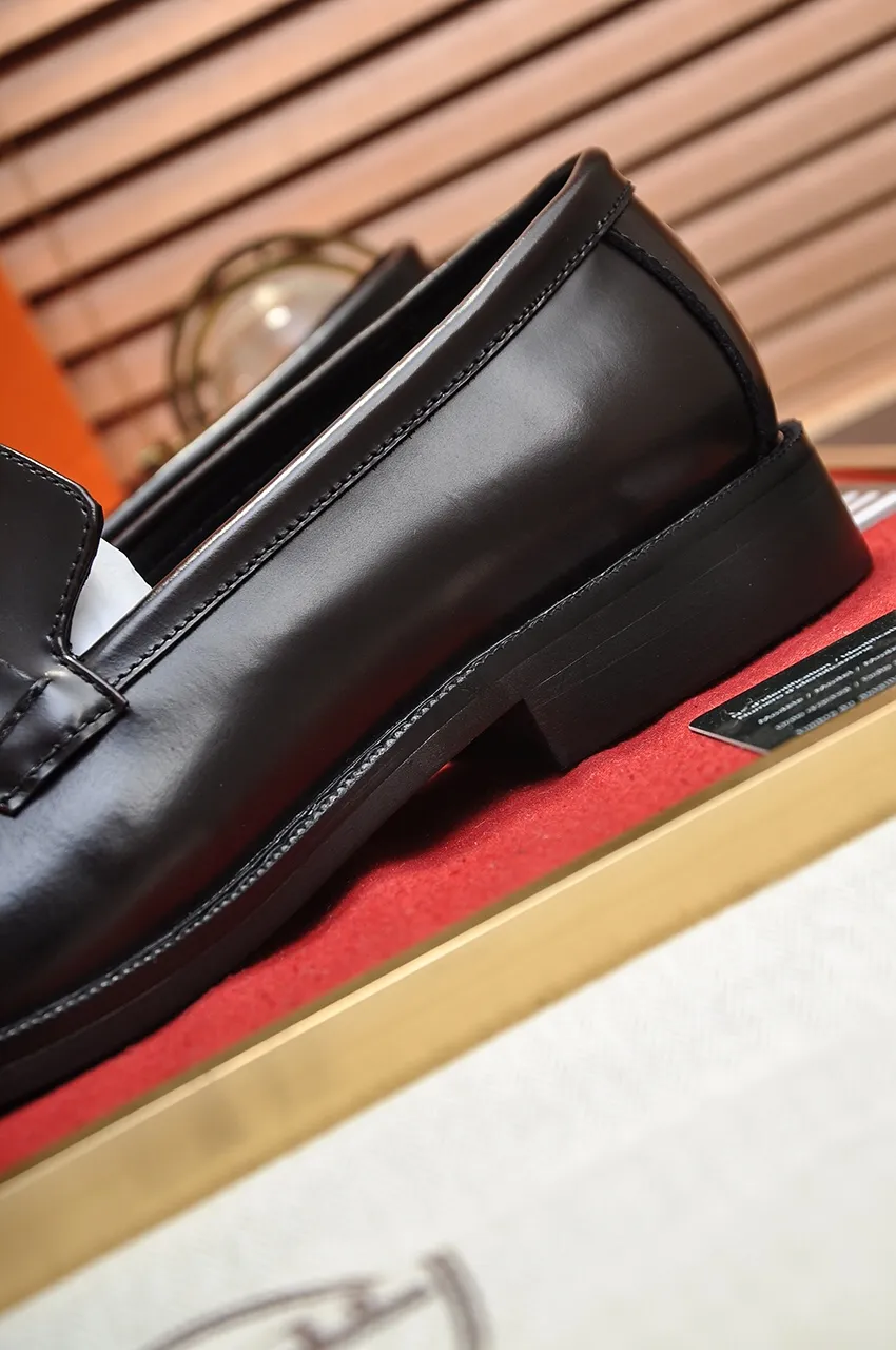 Men's shoes💰460💶[HERMES] (cowhide lining)🍀Italian top luxury🍀He does not pursue novel styles and gorgeous colors, but attracts the favor of successful men with his flawless, elegant and classic style! This very, very comfortable, simple and stable style makes it easy to match any style! The pattern is absolutely 1:1 refined from the original case, and we strive for excellence in materials, imported cowhide + cowhide lining💪💪💪extraordinary texture👍! .Black brown code number: 38 to 45 (45 customized)